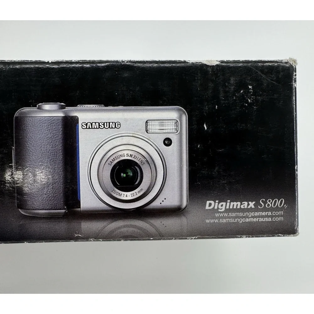 Samsung Digimax S800 8.1 Mega Pixels Digital Camera Silver Point in Original Box